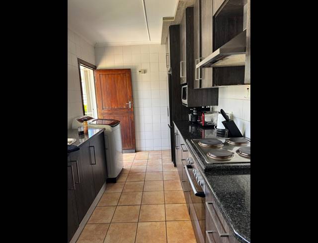 3 BEDROOM FREEHOLD FOR SALE IN SCOTTSVILLE EXT